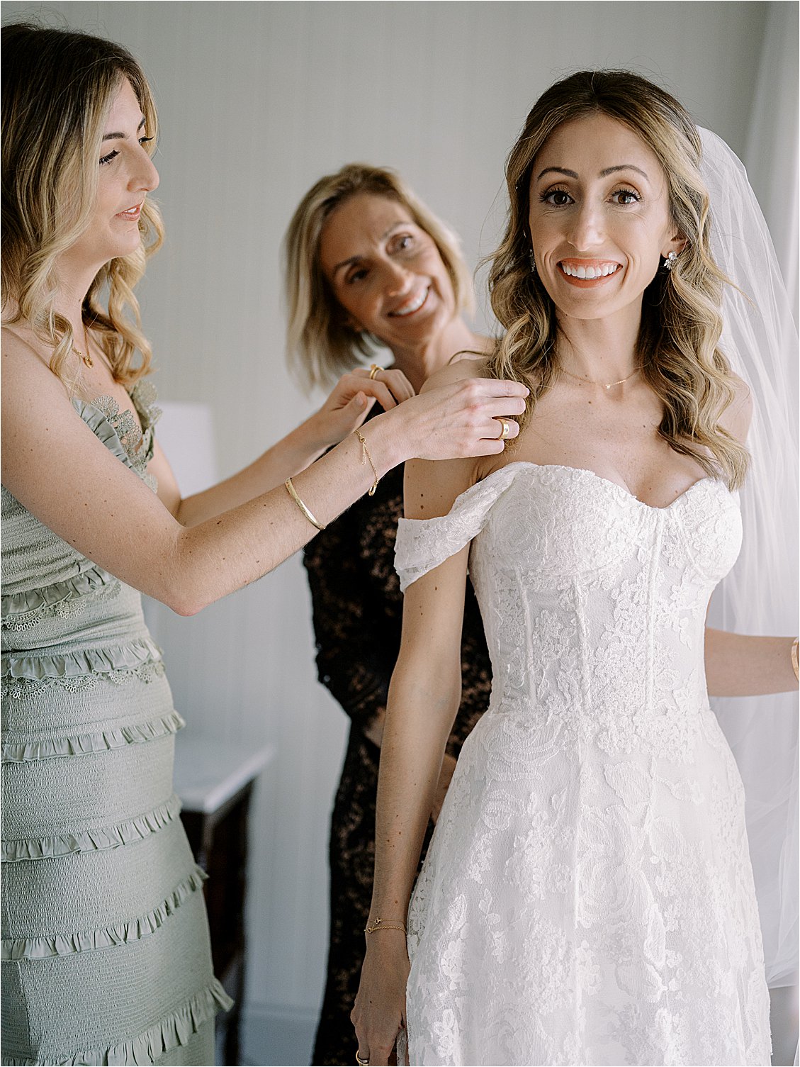 Bride gets ready with her mom and sister for Inn at Perry Cabin Wedding
