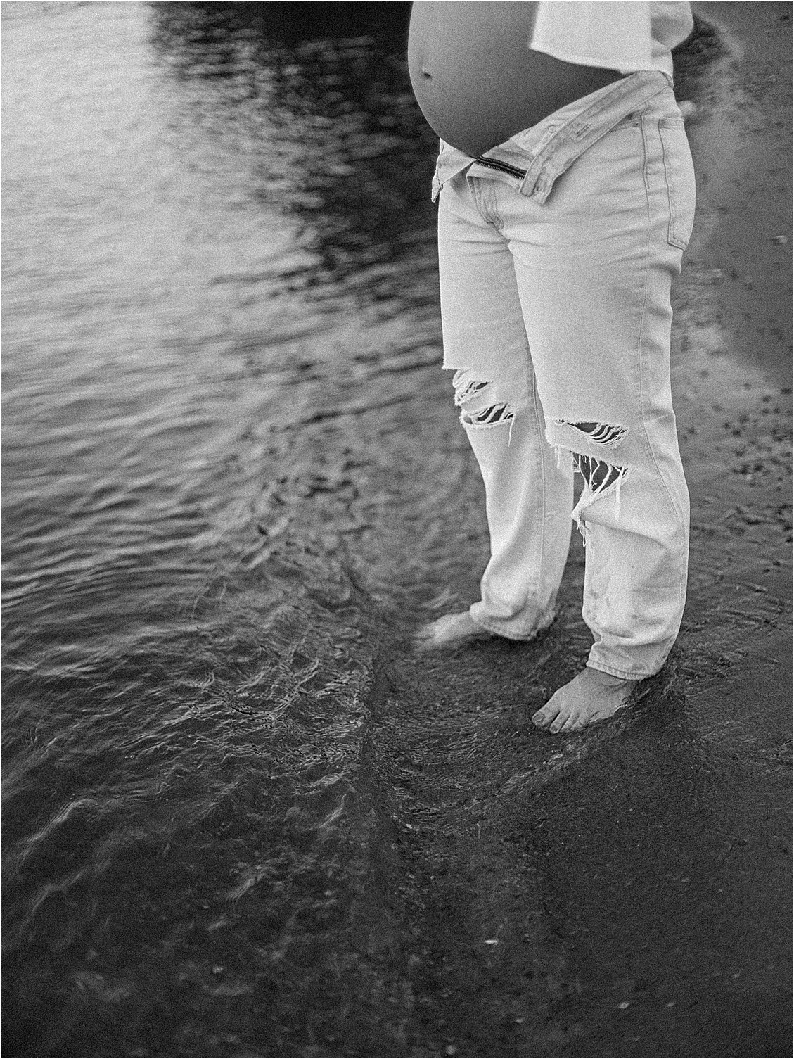 Cozy Casual Maternity Session on the Bay with Annapolis Film Photographer, Renee Hollingshead