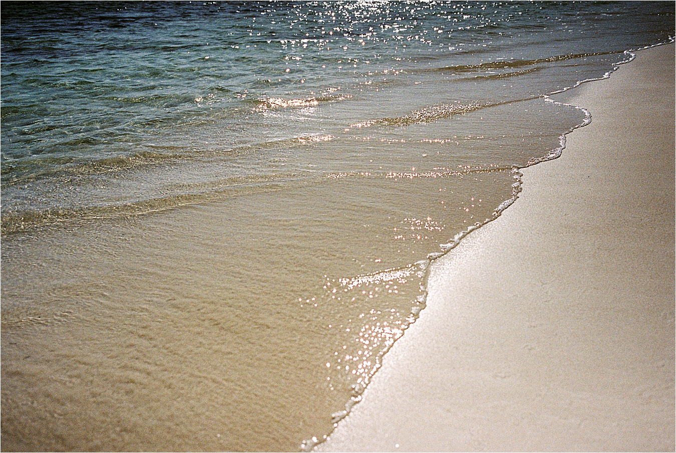 Direct Flash image of the ocean waves in Jamaica